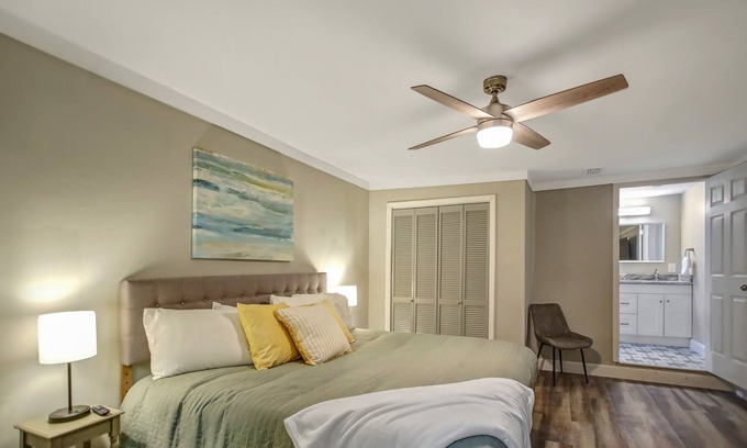 Murray Hill House | ~Shuffleboard Suite Sleeps 8 Foosball Fun~