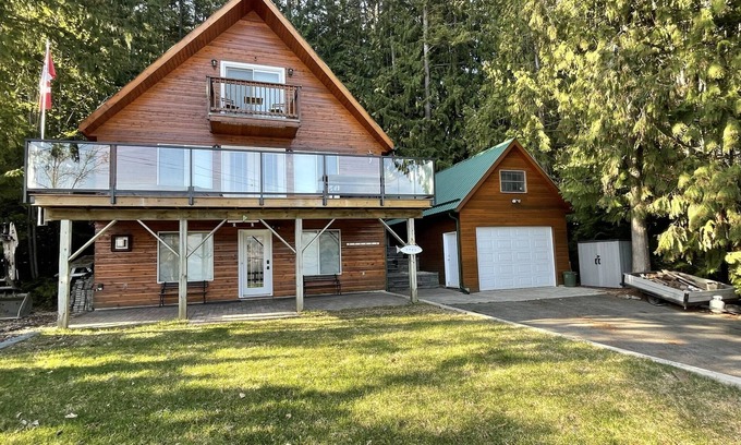 Blind Bay Cabin | Shuswap getaway in beautiful Blind Bay!