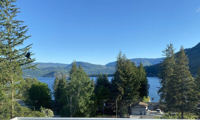 Blind Bay Apartment | Shuswap Lake Escape