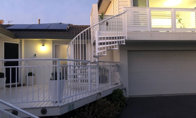 Kiama Apartment | Shutters by the Sea Waterfront-Sea views-@Little Blowhole on the Coastal Walk
