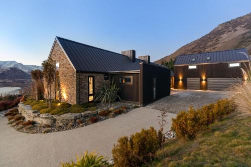 Lake Hayes House | Sicilian Luxury Retreat