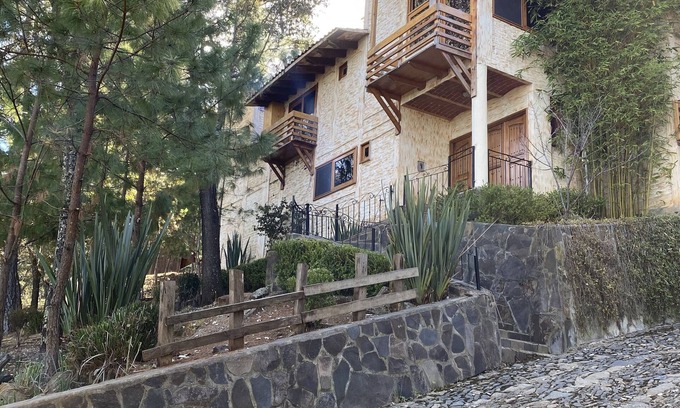 Atemajac de Brizuela Cabin | Sidarta Spa Cabin: we have 10,000 m of land and 600 m of construction