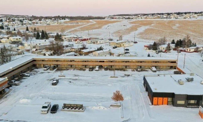 Beaverlodge Hotel | Side Trax Inn