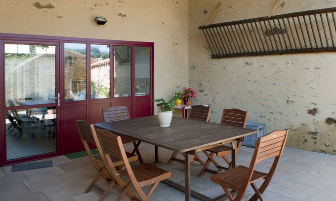 Les Essarts Cottage | Side yard, side garden