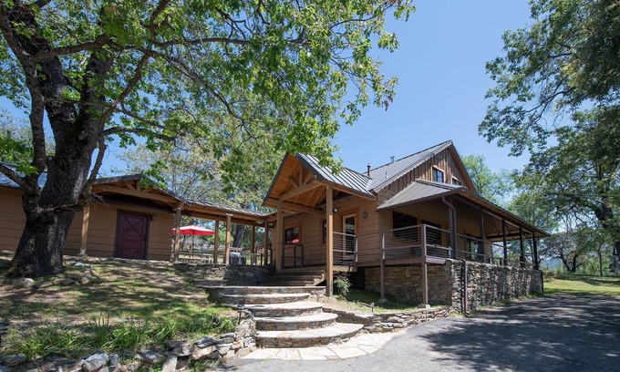 Oakhurst House | Sierra Base Camp