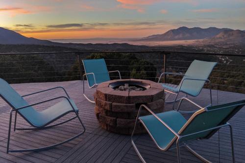 Nogal House | Sierra Blanca Mountain Retreat 16 Miles to Ruidoso
