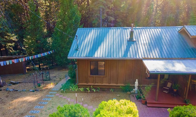 Nevada City House | Sierra Foothills Forest Retreat