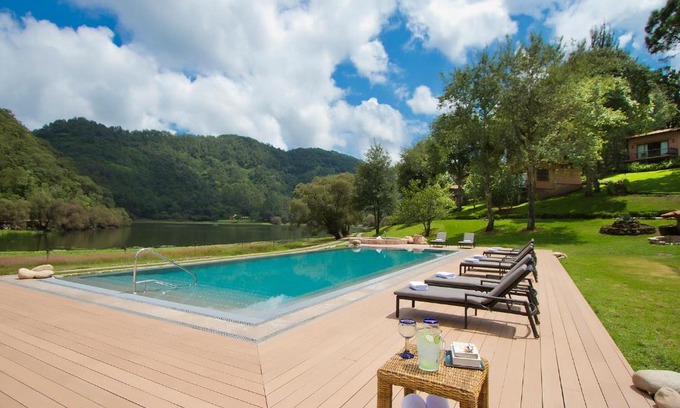 Mascota Hotel | Sierra Lago