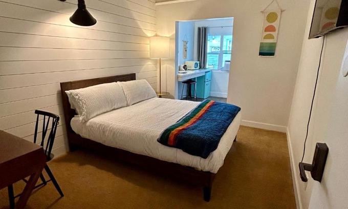 Mojave Hotel | Sierra Motor Lodge - A Sierra Blue Hotel