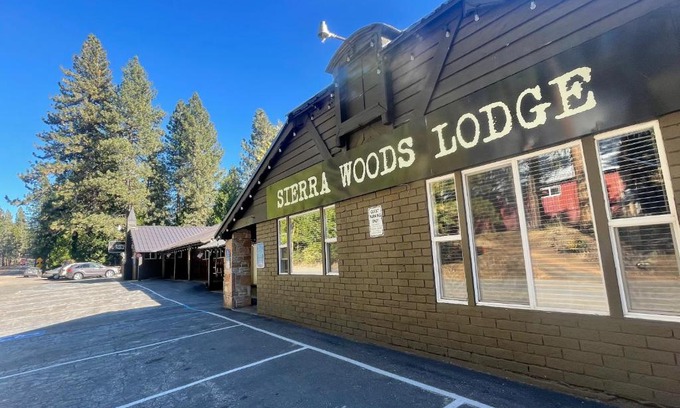 Emigrant Gap Hotel | Sierra Woods Lodge