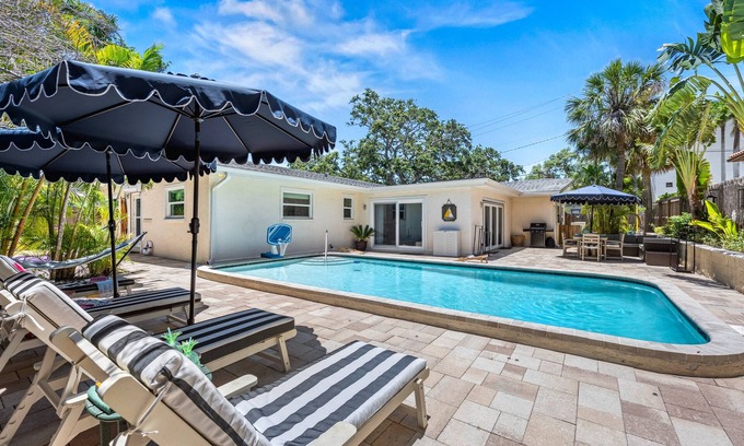 Bay Isle House | Siesta Dolce | Luxury Siesta Key Home w/Private Heated Pool, Close To Beach!