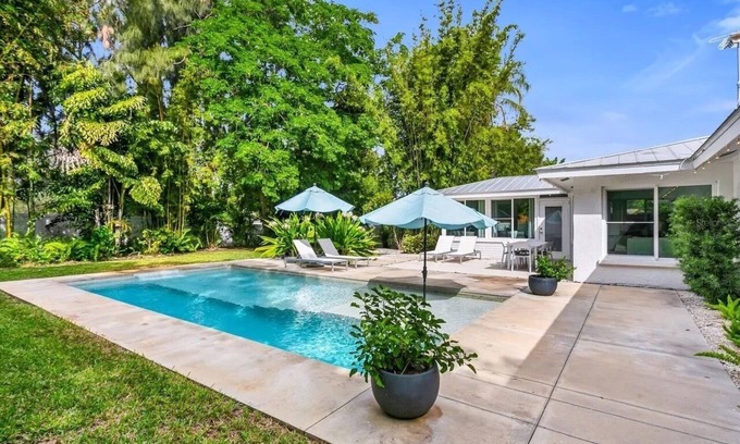 Southgate House | Siesta Home, A Serene Retreat
