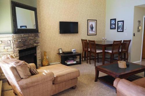 Wolf Creek House | Siggi's Longhorn Lodge
