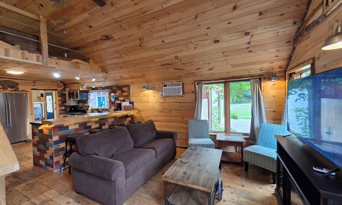 Au Train Cabin | Sight distance of Lake Superior Beach, Autrain River, Close to Pictured Rocks