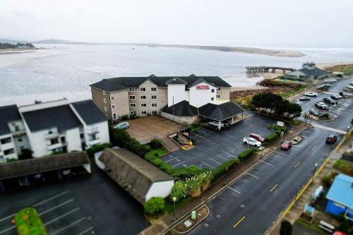 Lincoln City Hotel | Siletz Bay Beachfront Hotel by OYO Lincoln City