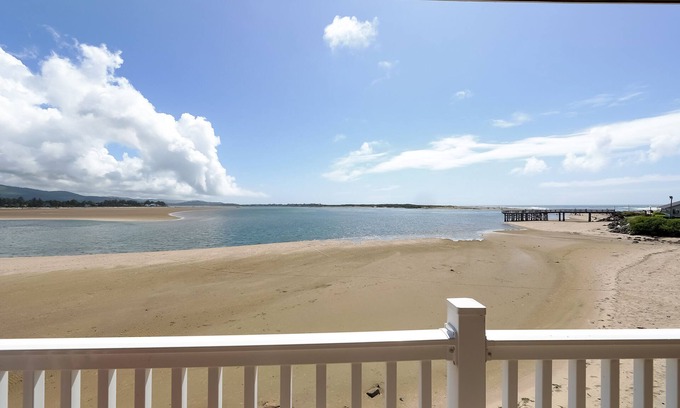 Lincoln City Hotel | Siletz Bay Beachfront Hotel by OYO Lincoln City