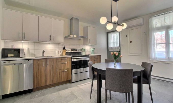 Sainte-Foy-Sillery-Cap-Rouge Apartment | Sillons de Maguire modern renovated apartment with parking