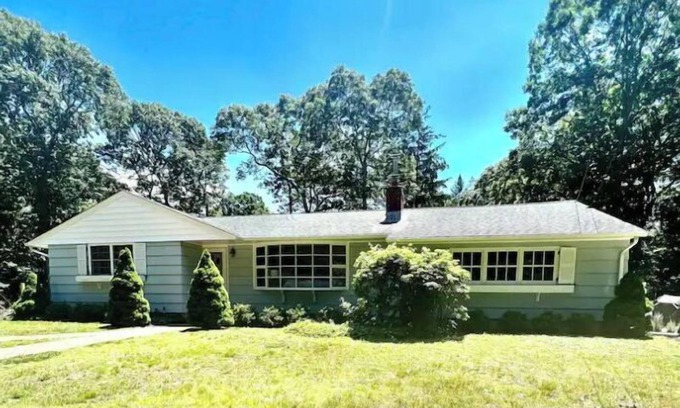Silver Beach Cottage | Silver Beach, 3 Bedroom cottage w/pool