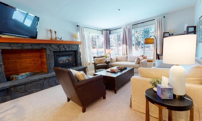 Mammoth Lakes Apartment | Silver Bear #21 condo