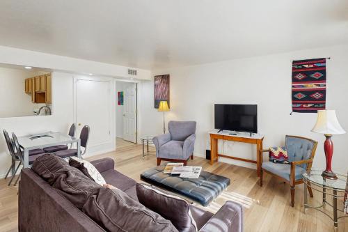 Menlo Park Apartment | Silver Belle Retreat
