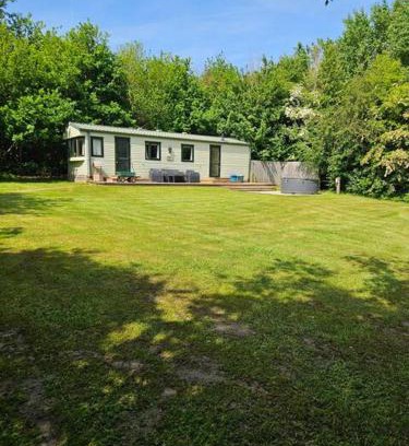 Denstone Apartment | Silver Birch Nabb Lane Hot tub near Alton Towers