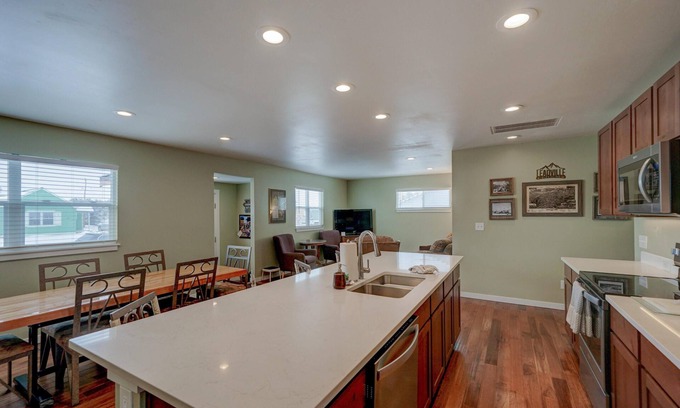 Leadville North House | Silver Cloud- Upscale finishes-Minutes to Ski Cooper-PET FRIENDLY!