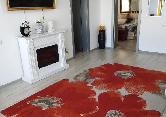 Bacau Apartment | Silver De Lux