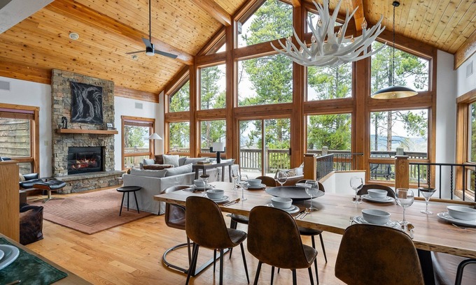 Sunset Ridge House | Silver Lining Lodge 374 I Amazing Views I Private Hot Tub I Best Price I Discounted Attractions