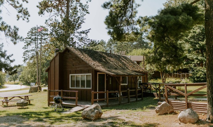 Ely Cabin | Silver Rapids Lodge