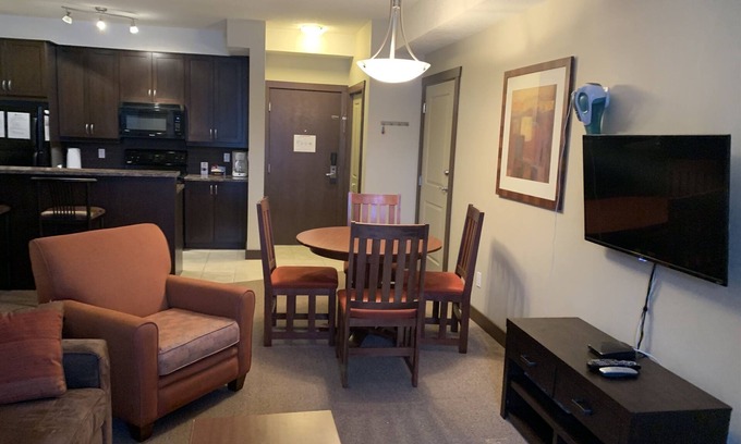 East Kootenay Condo | Silver Rock Condos l 1 Bedroom l Sleeps 3 Adults