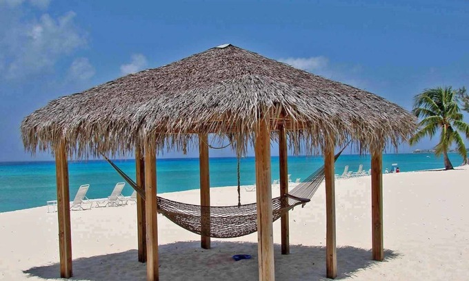 Seven Mile Beach Apartment | Silver Sands Condominiums