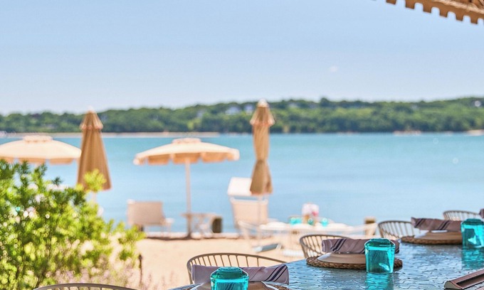 Greenport West Hotel | Silver Sands Motel & Beach Bungalows