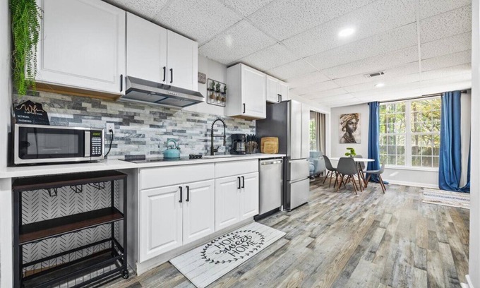 Church Street Apartment | Silver Screen Retreat 15 minutes from airport and downtown Atlanta