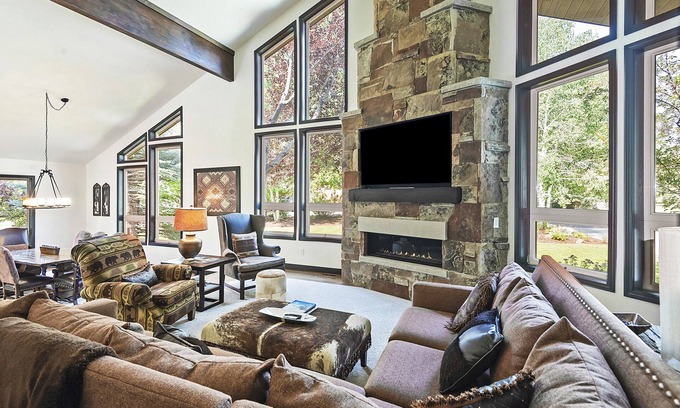 South Snyderville Basin House | Silver Spring Stunner! - 4 bdrm + hot tub