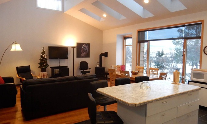 Vernon House | Silver Star Road Suites - Detached Two Bedroom Suite
