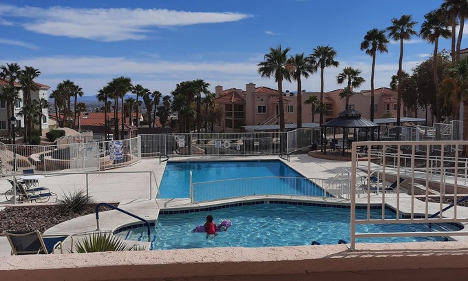 Laughlin Condo | Silver State Sunshine Paradise