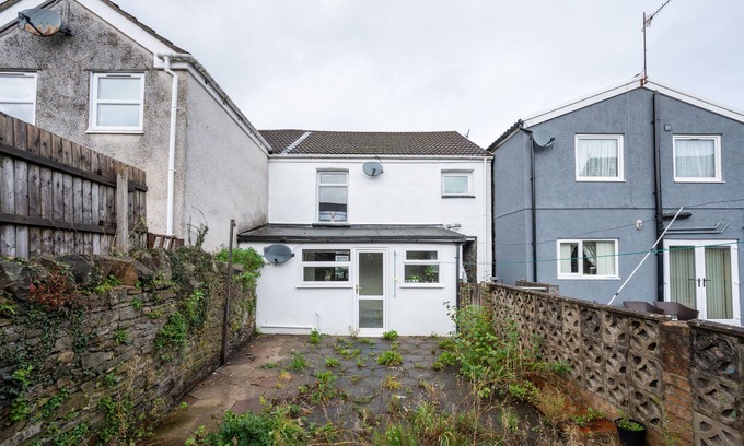 Abercwmboi House | Silver Street by Tŷ SA
