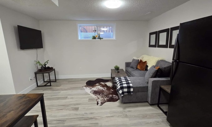 Silverado House | Silverado Cozy Basement Suite
