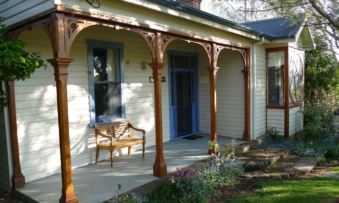 Deloraine Cottage | Silverbirch Cottage.