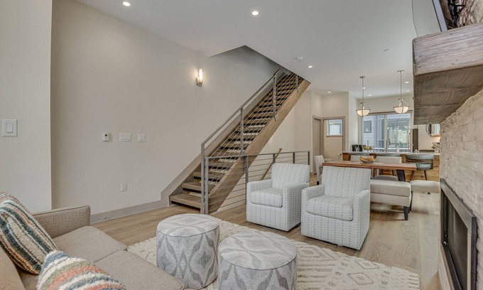 Silverthorne House | Silverthorne Townhome w/Hot Tub: Walk to Town!