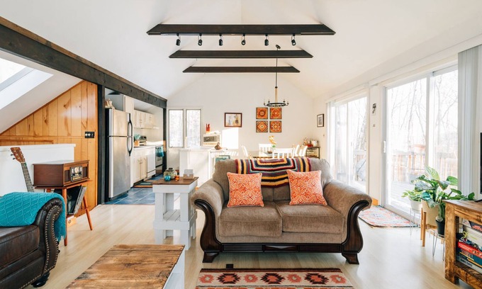 Pine Hill Cabin | Silverwood Retreat | Catskills View + Fireplace