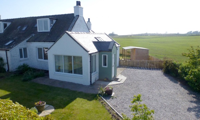 Sandyhills Cottage | SIMMER DIM, family friendly, with open fire in Southerness