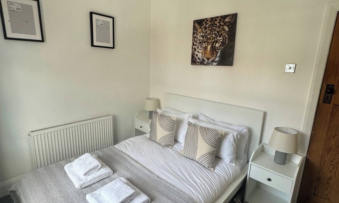 Heaton Apartment | Simonside Apartment - 3 bedrooms