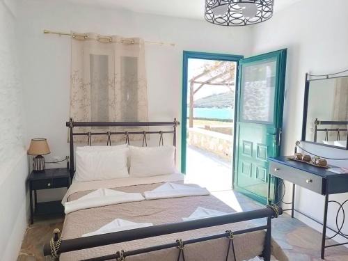 Kithnos Apartment | Simousi Studio 1 sea view on the beach