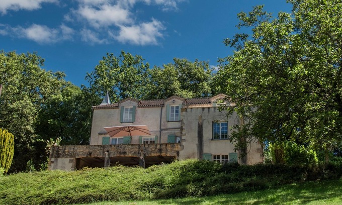 Puy-l'Eveque House | Simple authentic country house with private pool