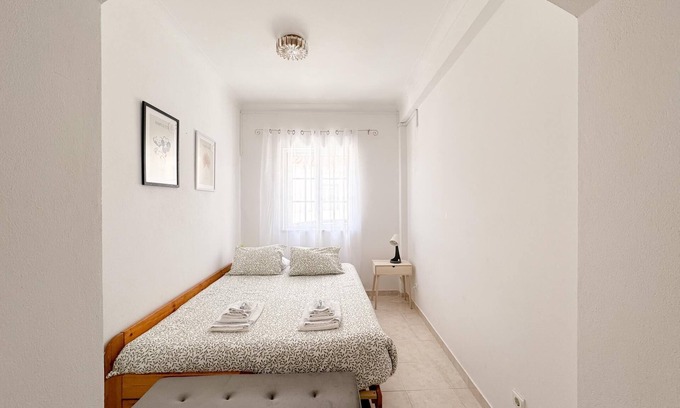 Espiche Apartment | Simple Beach Lovers' Retreat in Espiche
