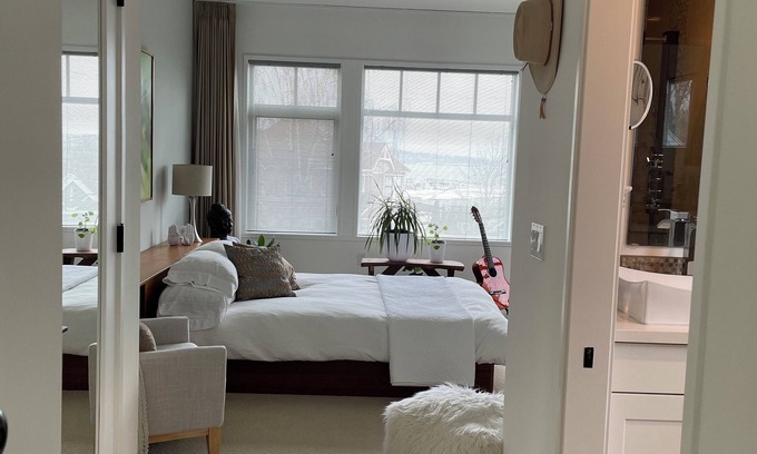 Bellingham House | Simple Elegance - nicely appointed home in Bellingham, WA