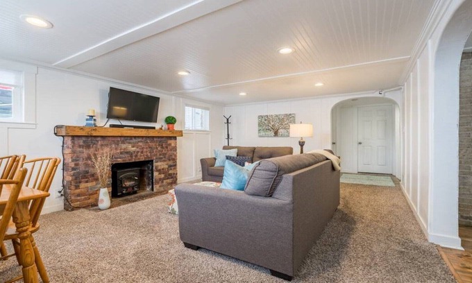 Provo Apartment | ★Simple Elegance★ (Unit #2)