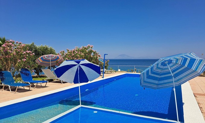 Andravida-Kyllini Apartment | Simple holiday flat by the sea with pool in Ilia, Peloponnese, Greece