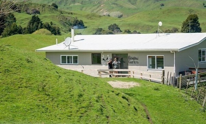 Tiniroto House | Simple relaxed accomodation option for family, friend groups or travellers.
